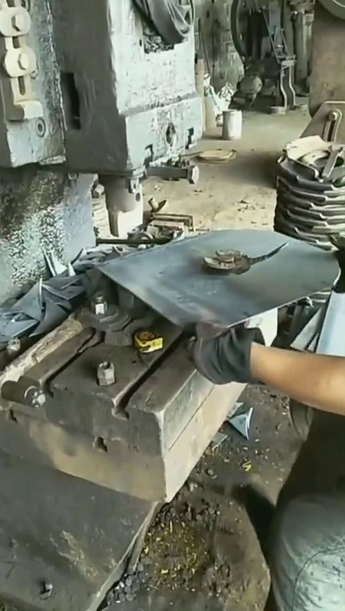 瘋狂的機械加工過程 這巧妙的機器發明令人很滿意